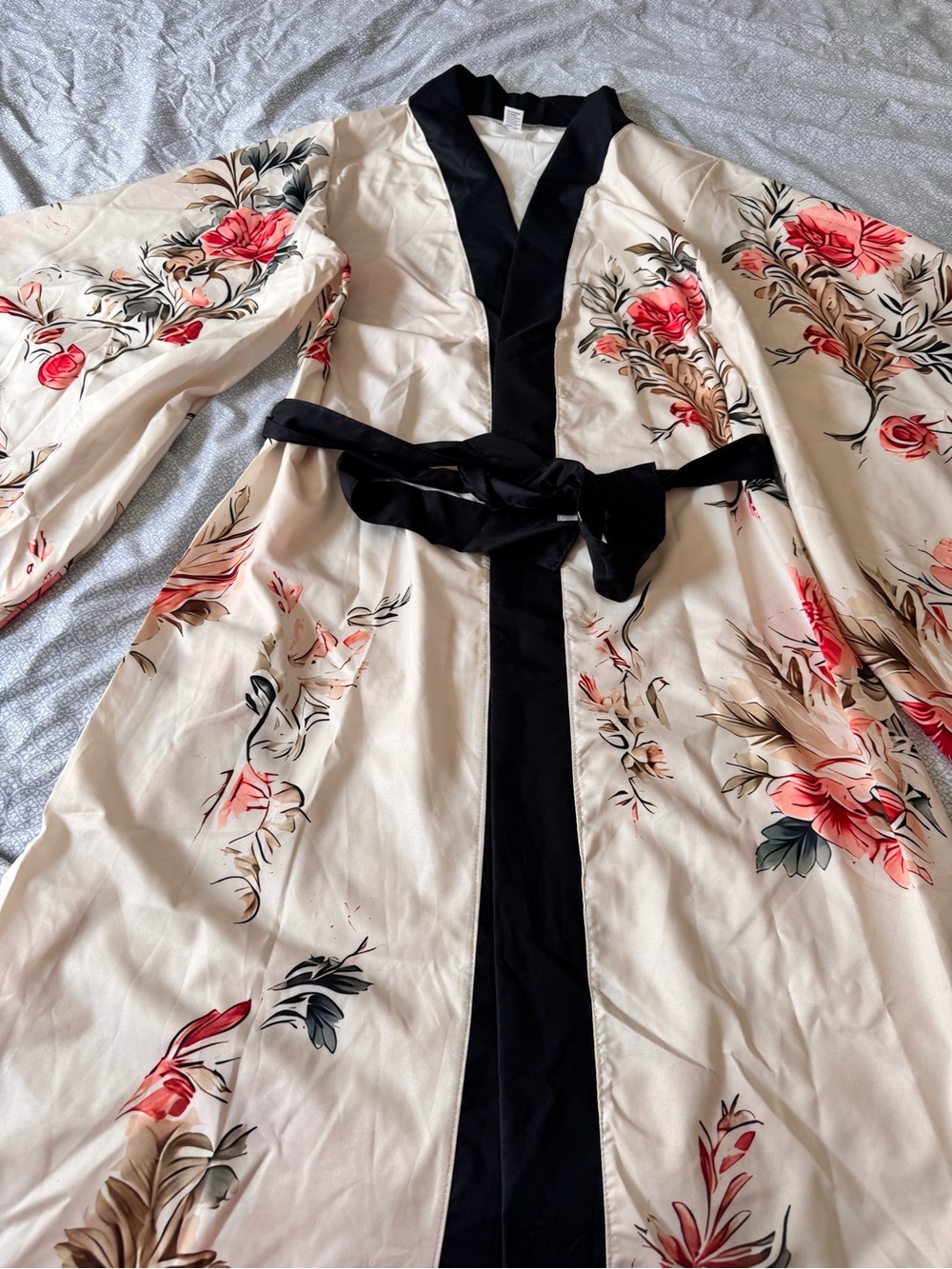 Elegant Floral Cream Kimono Robe with Black Trim - Picture 7 of 8